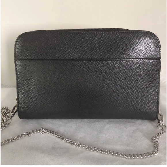 Louis Vuitton Taiga black leather clutch - Picture 3 of 12